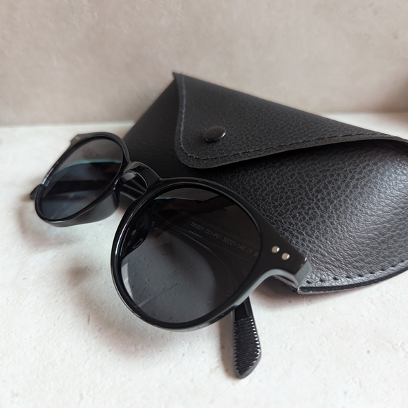 Black Round Unisex Sunglasses with Case - Picture 4 of 4